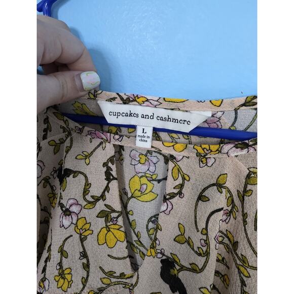 Cupcakes and Cashmere Beige & Multi Floral Ruffle Collar Bell Sleeve Top Large - Picture 4 of 5